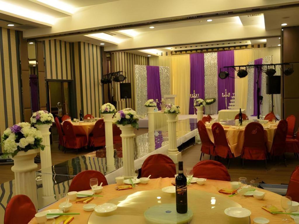 Jinan Yuquan Simpson Hotel Esterno foto