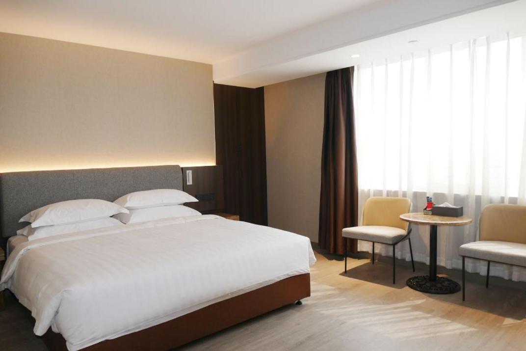 Jinan Yuquan Simpson Hotel Esterno foto