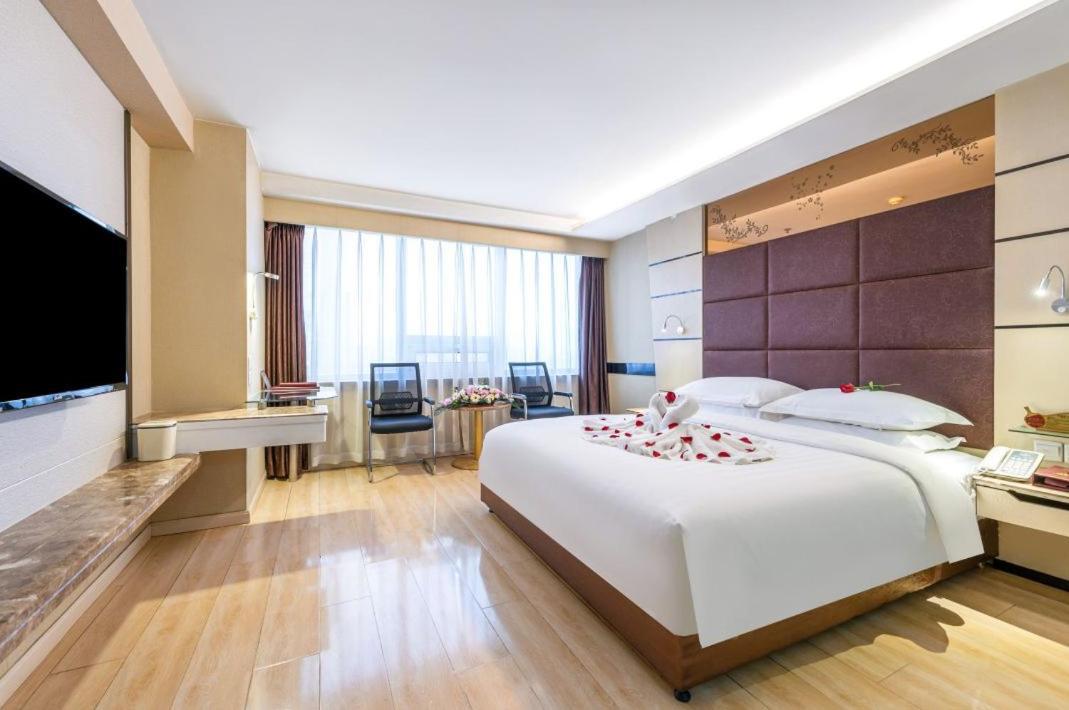 Jinan Yuquan Simpson Hotel Esterno foto