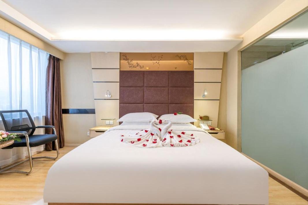 Jinan Yuquan Simpson Hotel Esterno foto