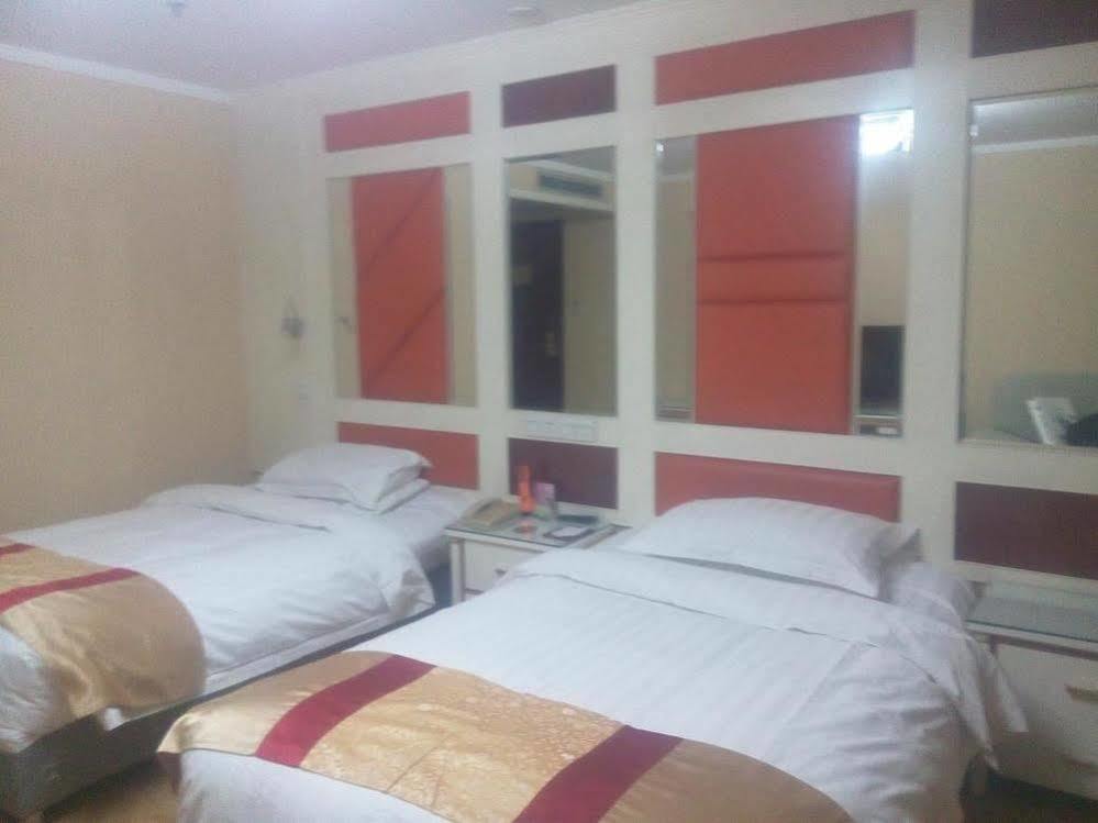 Jinan Yuquan Simpson Hotel Esterno foto