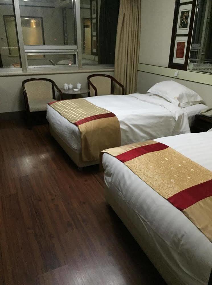 Jinan Yuquan Simpson Hotel Esterno foto